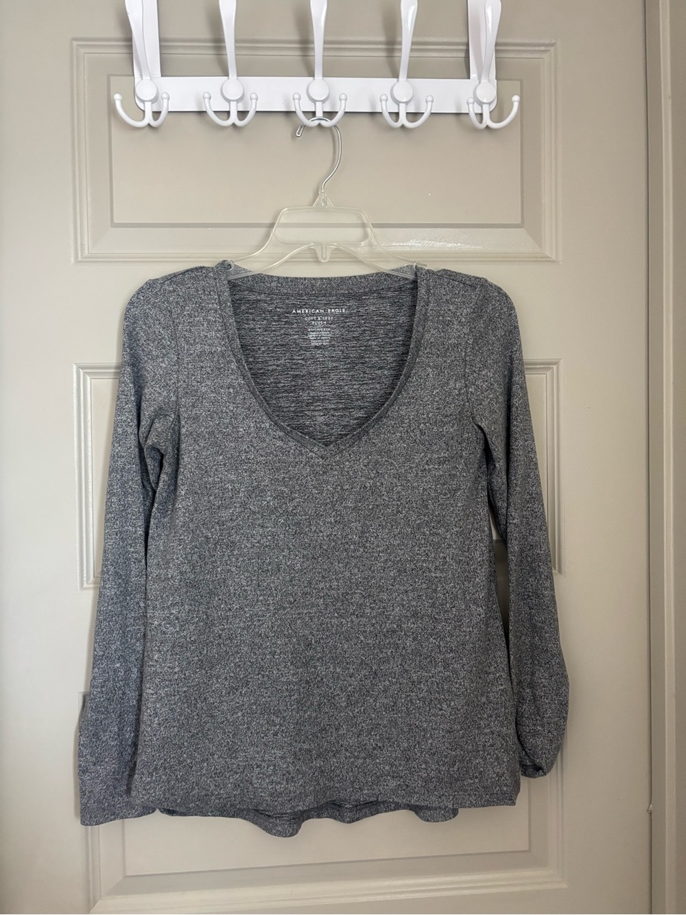 American Eagle Outfitters Gray Heather V-Neck Long Sleeve